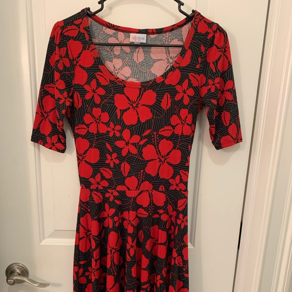 Lularoe XS (2-4) Nicole Dress Black & Red Flowers